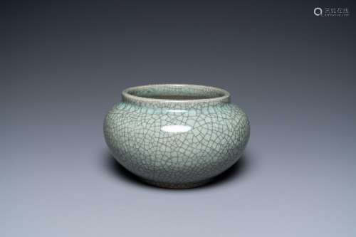 A Chinese crackle-glazed alms bowl, 19th C.