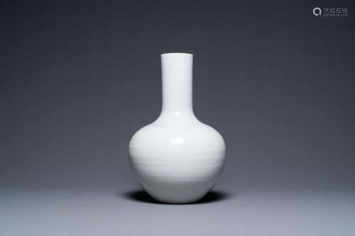 A Chinese monochrome white-glazed 'tianqiu ping' vase, 18/19...