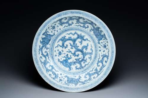 An impressive large Chinese blue and white 'dragon' dish, Mi...