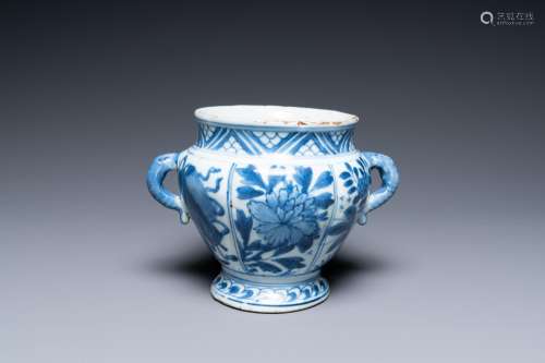 A rare Chinese blue and white kraak porcelain two-handled ja...