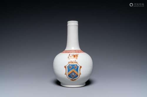 A Chinese armorial bottle vase, Qianlong