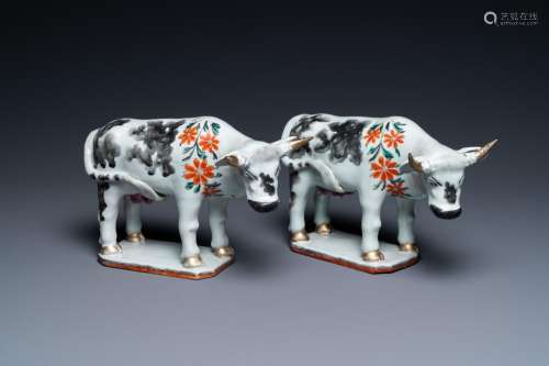 A pair of Chinese export porcelain cows after Dutch Delft ex...