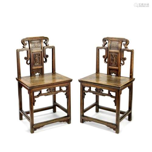 A PAIR OF CARVED ELM WOOD CHAIRS 18th century (2)