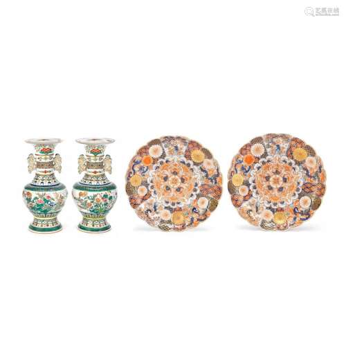 A PAIR OF FUKAGAWA DISHES AND A PAIR OF POLYCHROME VASES Mei...