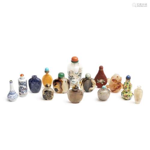 A GROUP OF FOURTEEN SNUFF BOTTLES 19th/20th century (23)