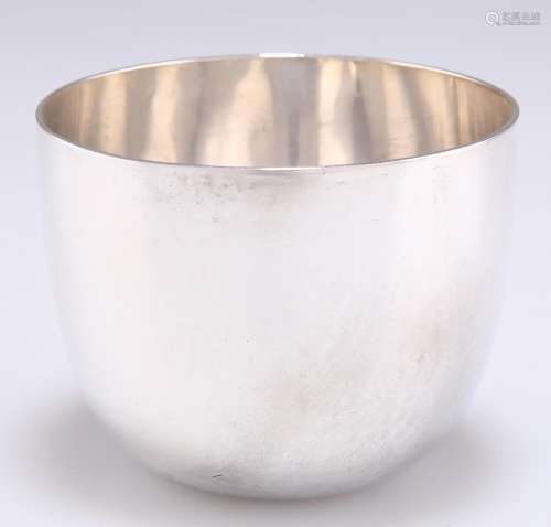 A GEORGE III PROVINCIAL SILVER TUMBLER CUP