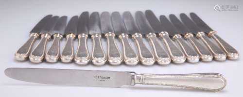 A SET OF SIXTEEN SILVER-HANDLED TABLE KNIVES