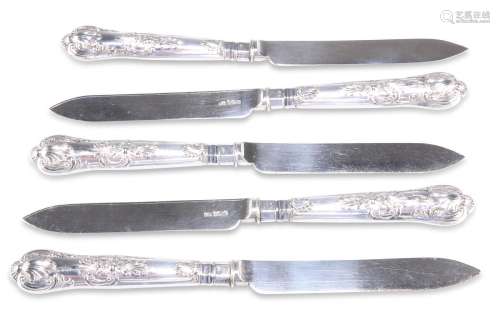 A SET OF FIVE EDWARDIAN SILVER FRUIT KNIVES
