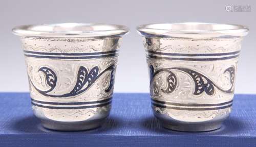 A PAIR OF RUSSIAN SILVER AND NIELLO CUPS