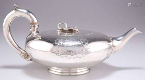 AN EARLY VICTORIAN SILVER TEAPOT