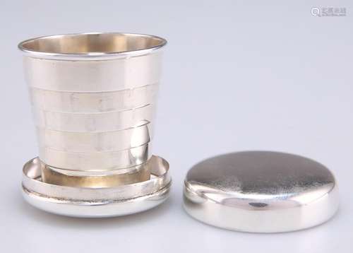 AN ELIZABETH II SILVER COLLAPSIBLE BEAKER CUP