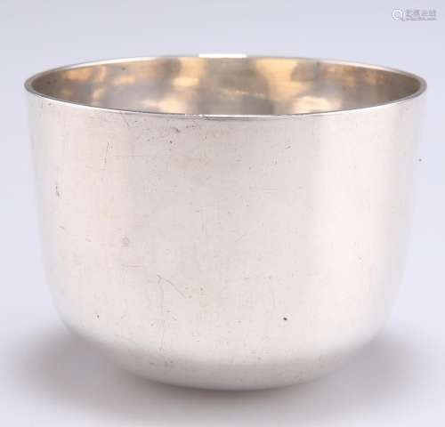 AN 18TH CENTURY CHESTER SILVER TUMBLER CUP