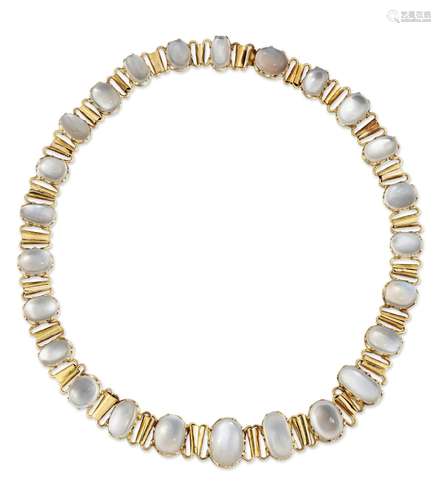 A MOONSTONE NECKLACE