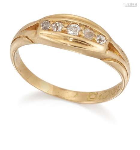 AN 18 CARAT GOLD DIAMOND FIVE STONE RING