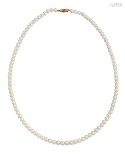 A CULTURED PEARL NECKLACE