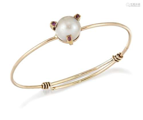 A PEARL AND RUBY BANGLE