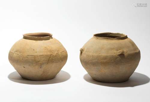 ﻿Deux pots<br />
Vietnam, culture de Đông Sơn, 3°-1° siècle ...