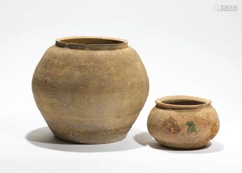 ﻿Deux pots<br />
Vietnam, culture de Đông Sơn, 3°-1° siècle ...