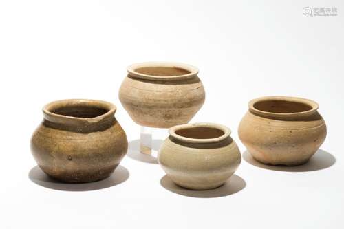 ﻿ Lot de quatre pots<br />
Vietnam, dynastie des Trần, 13°-1...