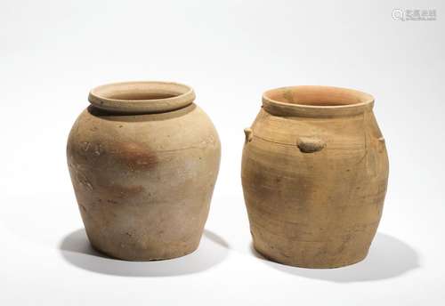 ﻿Deux pots<br />
Vietnam, dynastie des Lê, 16°-17° siècle<br...