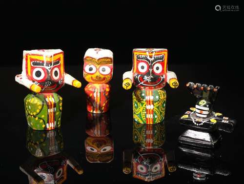 ﻿Lot de huit figures <br />
liées au culte de Jaganath<br />...