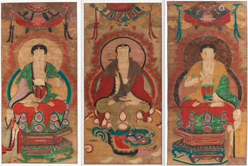 ﻿Suite de trois peintures formant triptyque <br />
Chine, ca...