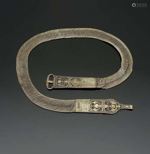 ﻿Ceinture<br />
Inde (Kerala)<br />
Argent. L. 110 cm Poids....