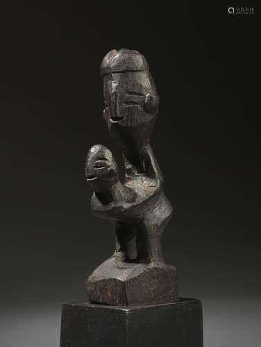 ﻿Statuette Lobi<br />
Burkina Faso<br />
Bois. H. 13,5 cm<br...