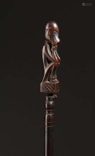 ﻿Charme de chasse Dayak<br />
Borneo<br />
Bois H. 53,5 cm<b...