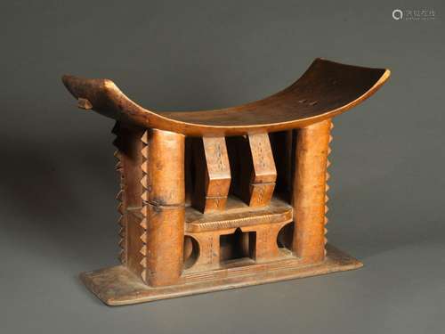 ﻿Tabouret Ashanti<br />
Côte d’Ivoire / Ghana<br />
Bois. H....