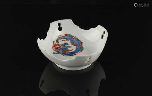 A Japanese kakiemon dish, 18th century, with shaped & pi...