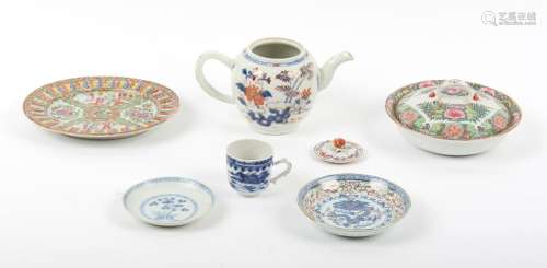 A mixed lot of Chinese ceramics, 18th century and later, inc...
