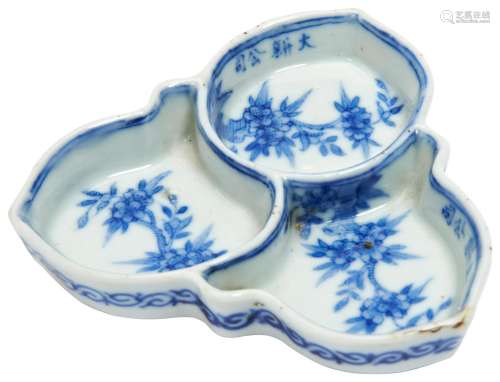 UNUSUAL BLUE AND WHITE PEACH-FORM BRUSH WASHER LATE QING DYN...