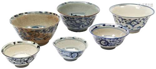 SIX CHINESE BLUE AND WHITE BOWLS LATE MING / TRASITIONAL PER...