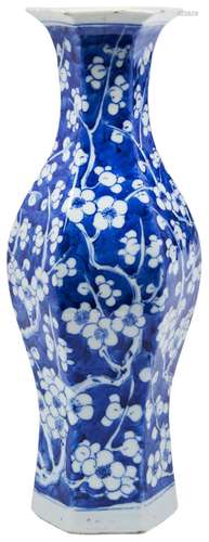 BLUE AND WHITE HEXAGONAL 'CRACKED-ICE' VASE QING DYN...