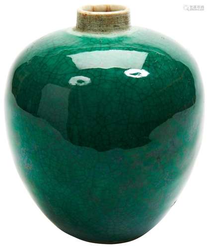 APPLE-GREEN CRACKLE-GLAZED JAR QING DYNASTY, 18TH CENTURY  t...