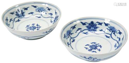 PAIR OF JAPANESE KO-IMARI BLUE AND WHITE DISHES EDO PERIOD, ...