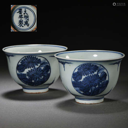 CHINESE QING DYNASTY BLUE AND WHITE CUP