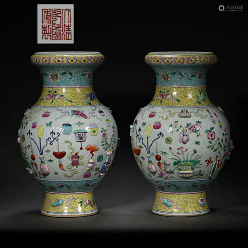 CHINESE QING DYNASTY FAMILLE ROSE BOTTLE