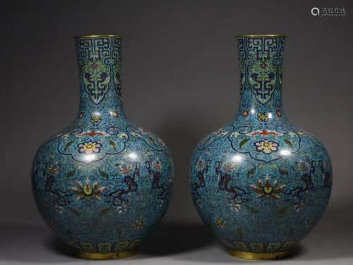 A PAIR OF CHINESE QING DYNASTY COPPER TIRE ENAMEL BOTTLE