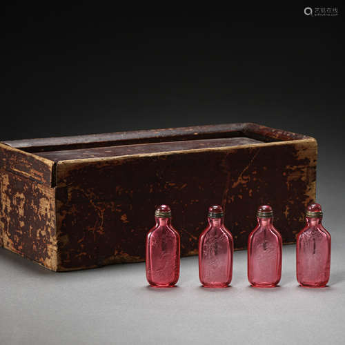 A GROUP OF CHINESE QING DYNASTY GLASS SNUFF BOTTLES