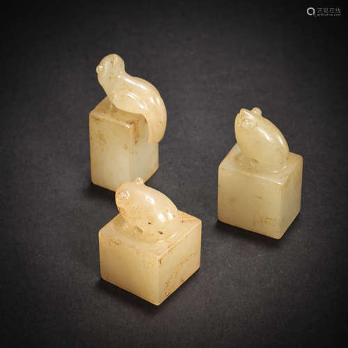 A GROUP OF CHINESE HAN DYNASTY ANDIAN JADE SEAL