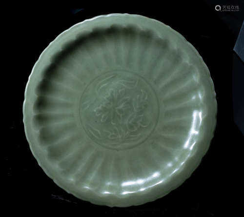 CHINESE MING DYNASTY LONGQUAN WARE PLATE