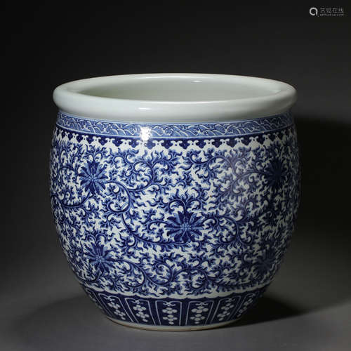 CHINESE QING DYNASTY BLUE AND WHITE SCROLL JAR