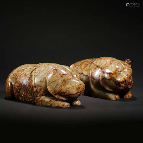 A GROUP OF CHINESE HAN DYNASTY HETIAN JADE BEAR