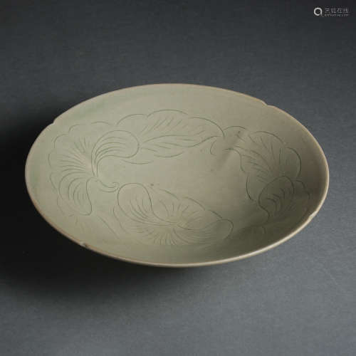 CHINESE TANG DYNASTY YUE WARE FLOWER MOUTH BOWL