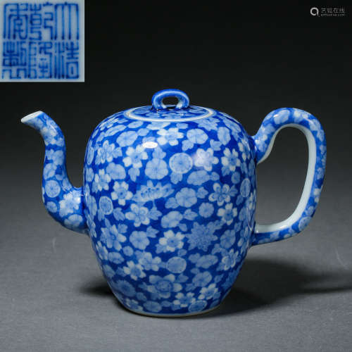 CHINESE QING DYNASTY BLUE AND WHITE POT