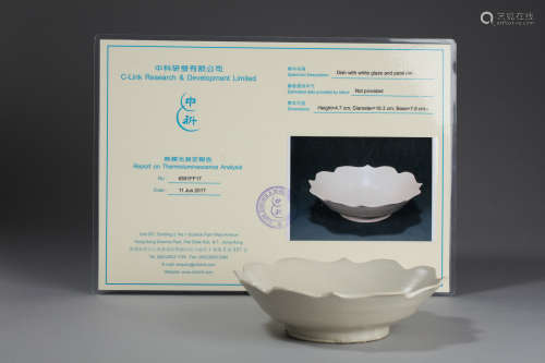 CHINESE SONG DYNASTY DING WARE FLOWER MOUTH PLATE