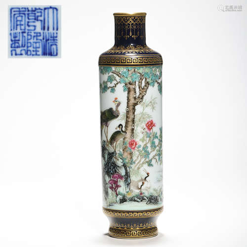 CHINESE QING DYNASTY FAMILLE ROSE BOTTLE