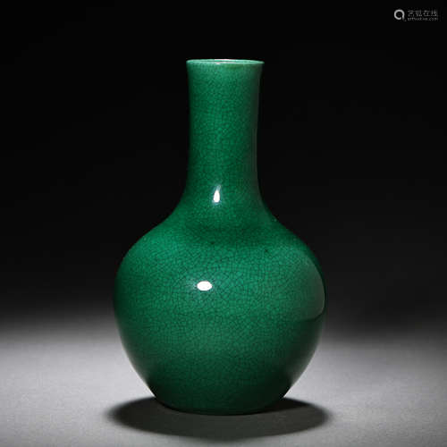 CHINESE QING DYNASTY GREEN GLAZED CELESTIAL BALL BOTTLE